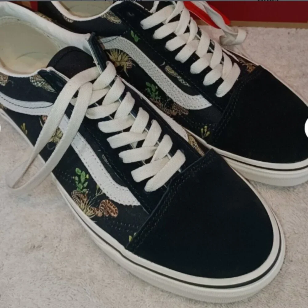 Vans Men's 7.5/Women's 9 Old Skool Desert Snake Black/White Suede VN0A5KRFB02